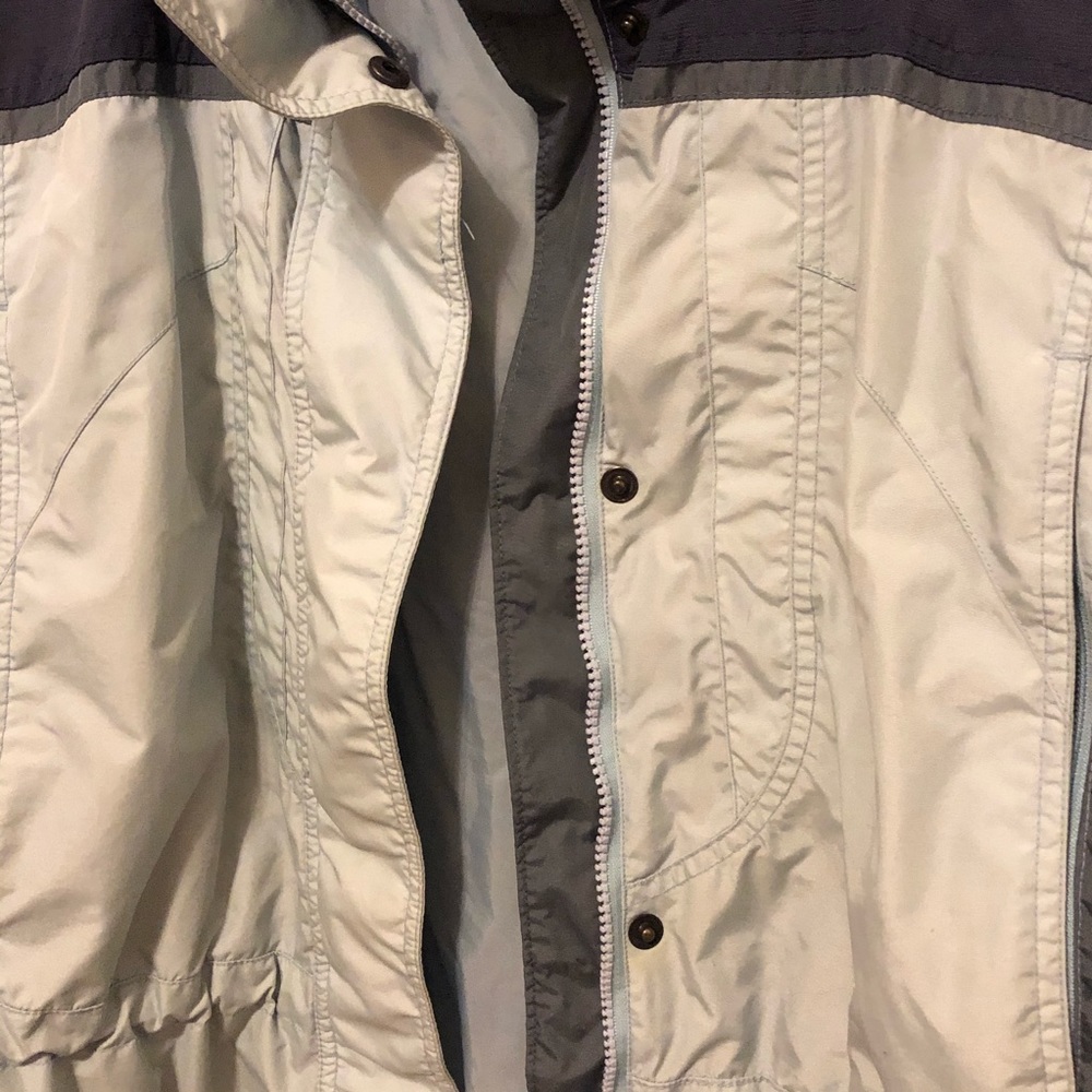 Columbia Women’s Blue Jacket - Picture 4 of 16